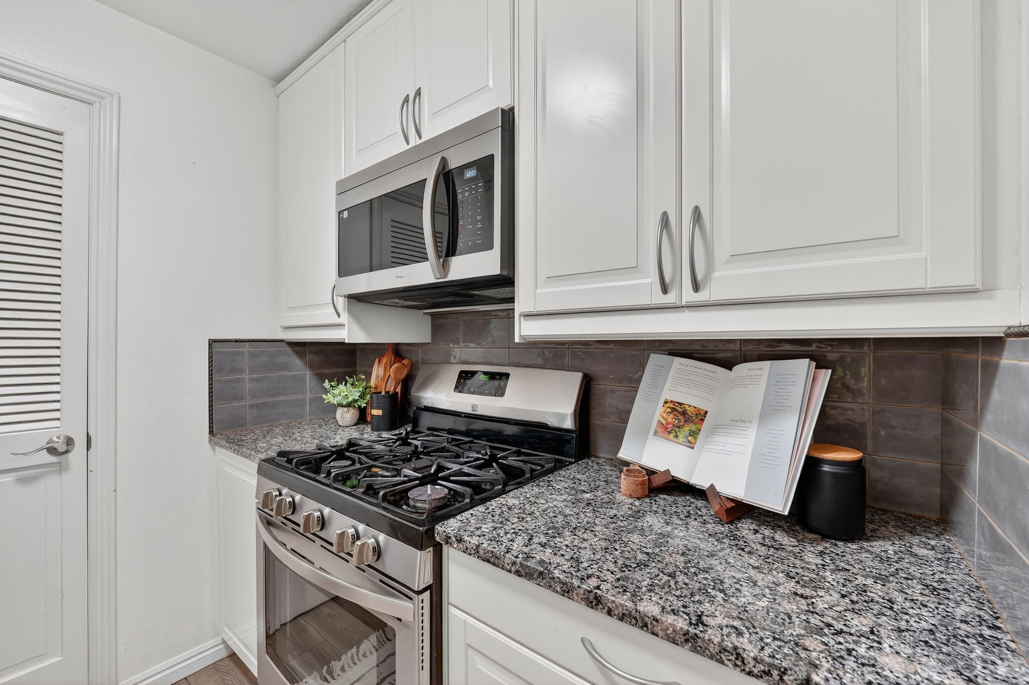 CREEKSIDE EAST CONDM - Residential