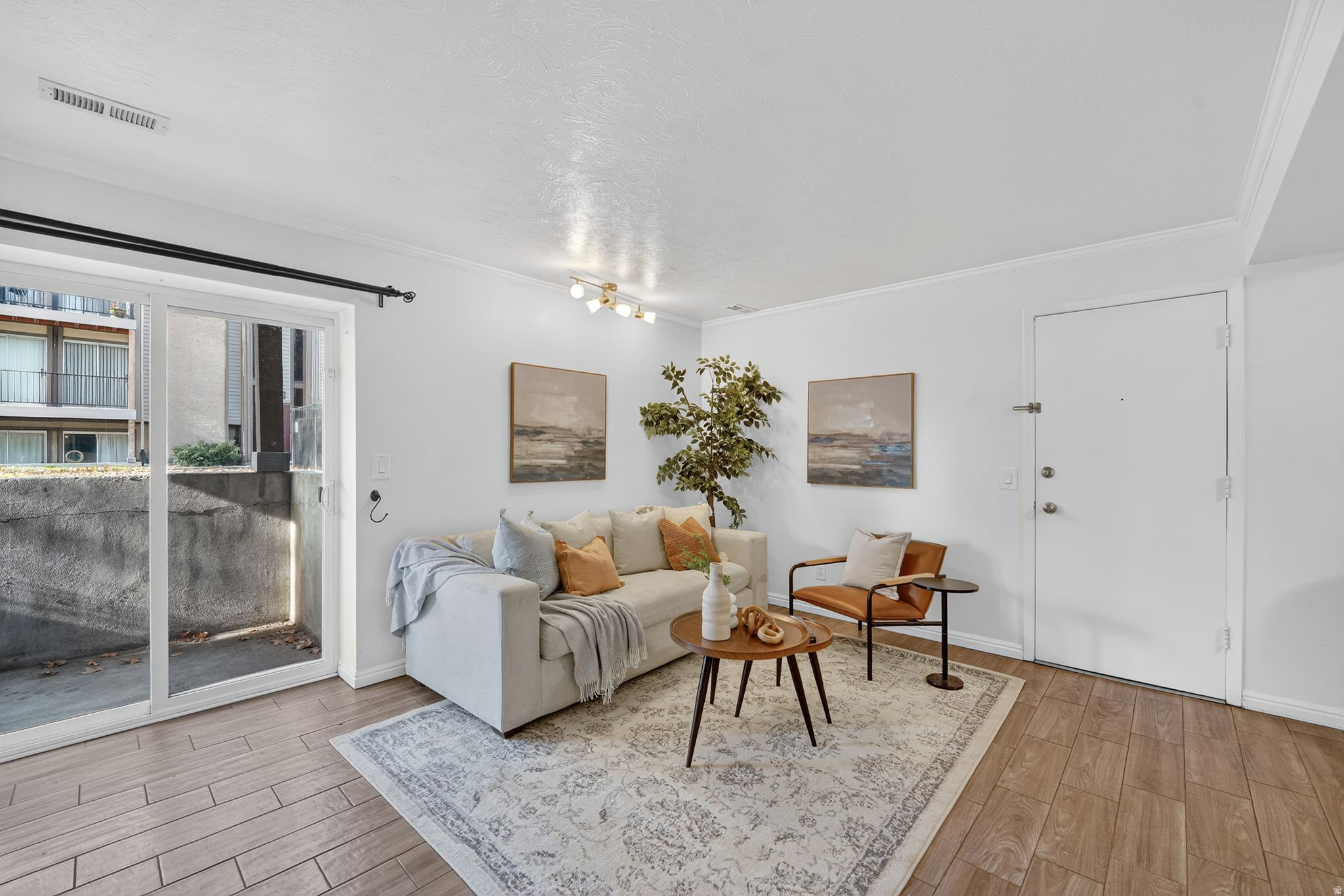 CREEKSIDE EAST CONDM - Residential