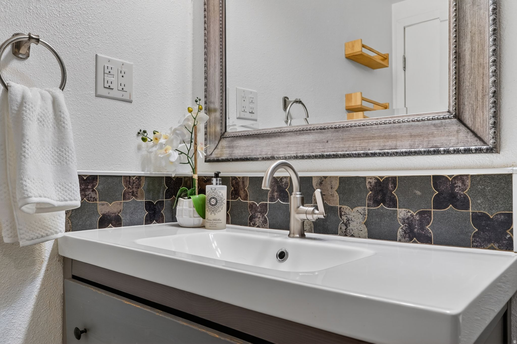 CREEKSIDE EAST CONDM - Residential