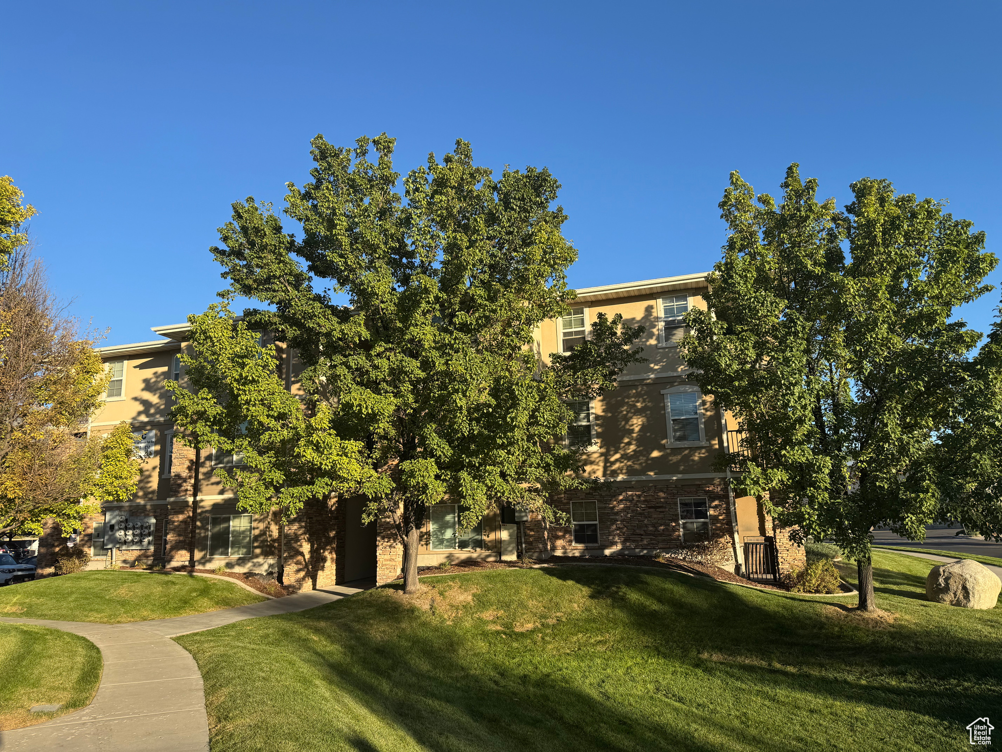 DRAPER PEAKS CONDOMINIUMS PHASE 3 - Residential