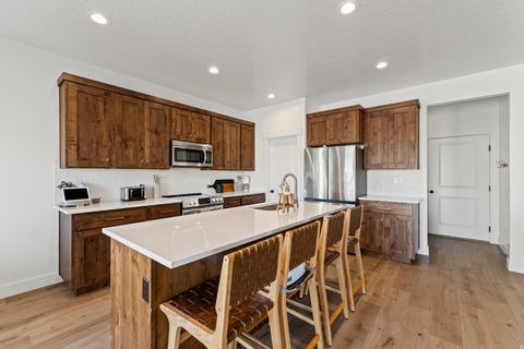Tiny photo for 762 W POWDERWOOD LN, Mapleton, UT 84664 (MLS # 2121104)
