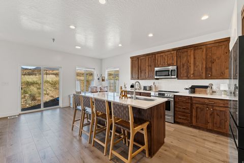 Tiny photo for 762 W POWDERWOOD LN, Mapleton, UT 84664 (MLS # 2121104)