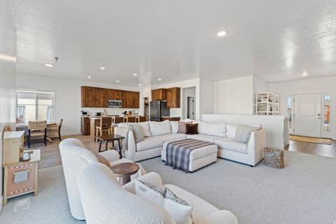 Tiny photo for 762 W POWDERWOOD LN, Mapleton, UT 84664 (MLS # 2121104)