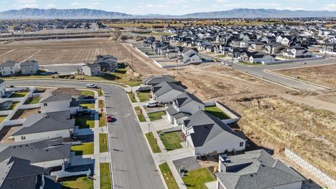 Tiny photo for 762 W POWDERWOOD LN, Mapleton, UT 84664 (MLS # 2121104)