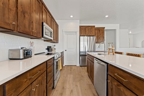 Tiny photo for 762 W POWDERWOOD LN, Mapleton, UT 84664 (MLS # 2121104)