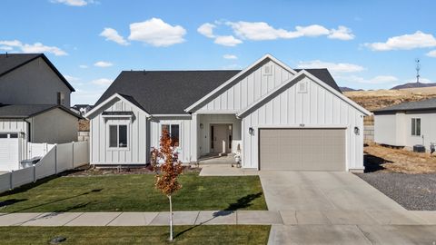 Photo of 762 W POWDERWOOD LN, Mapleton, UT 84664 (MLS # 2121104)
