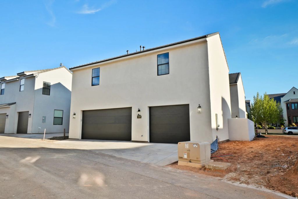Photo of 4346 W CANTERBURY RD, Hurricane, UT 84737 (MLS # 2148167)