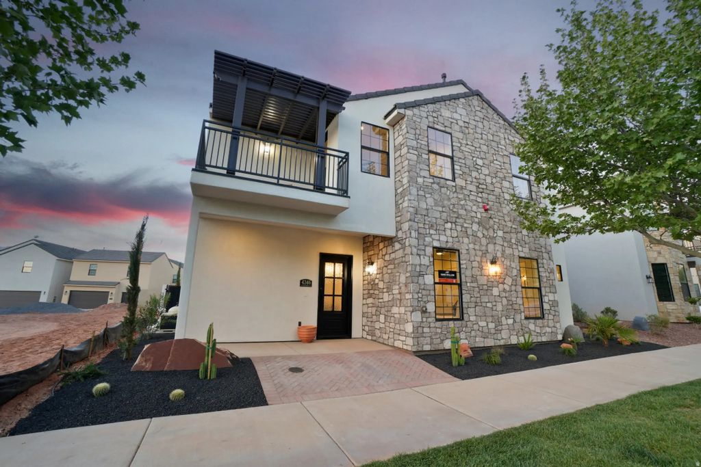 Photo of 4346 W CANTERBURY RD, Hurricane, UT 84737 (MLS # 2148167)