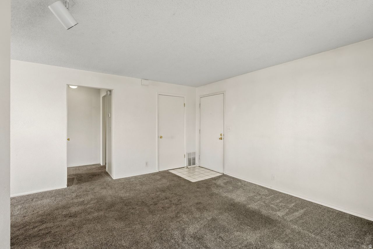 QUAILBROOK EAST COND - Residential