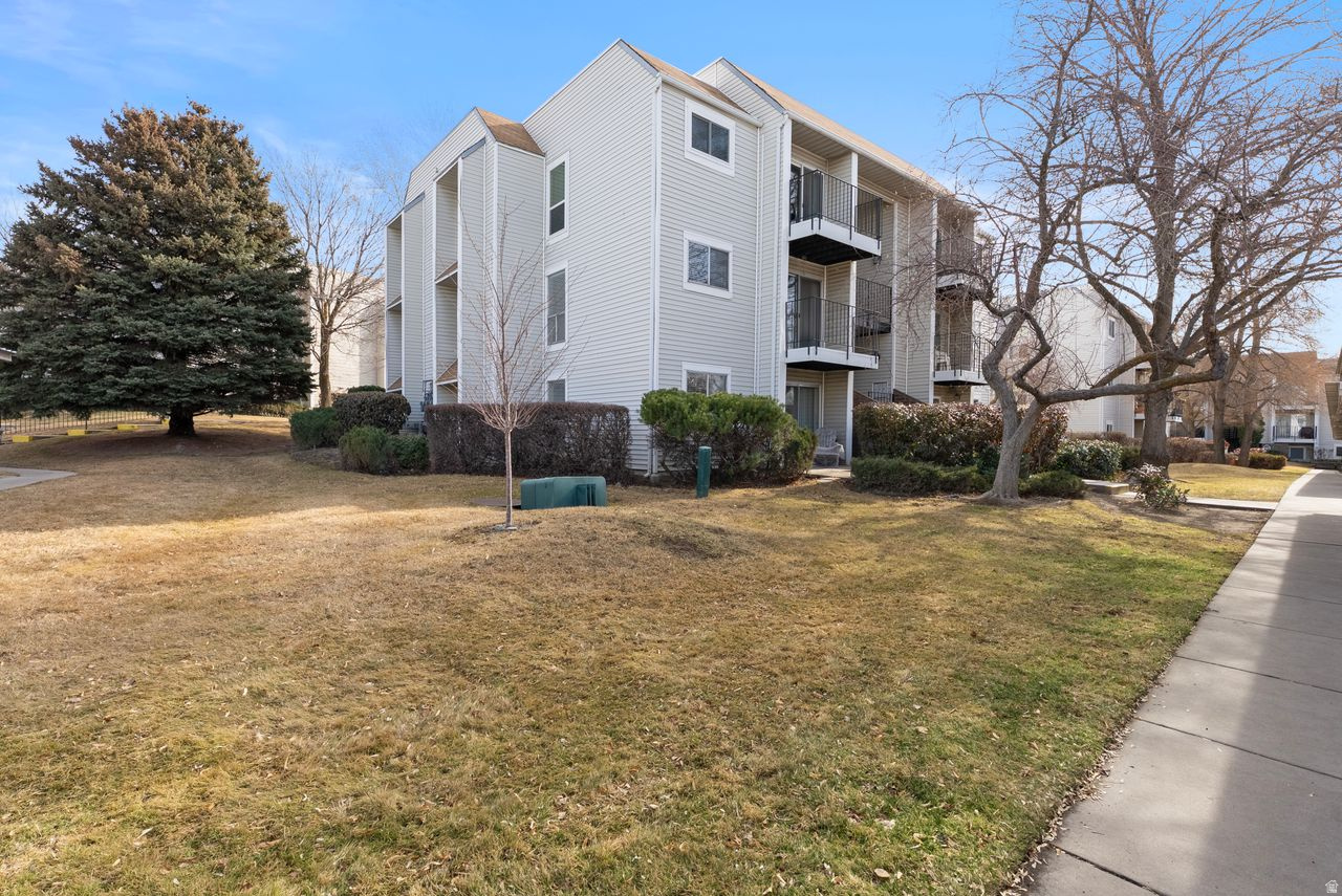 QUAILBROOK EAST COND - Residential