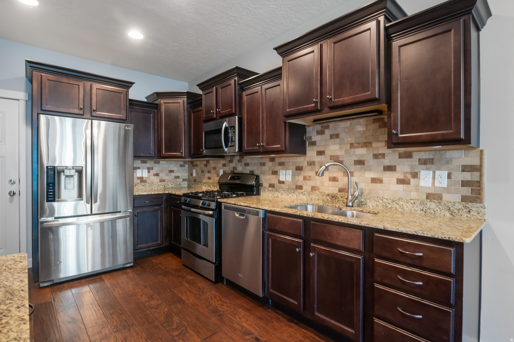 SUMMERLANE AT THE DISTRICT - Residential