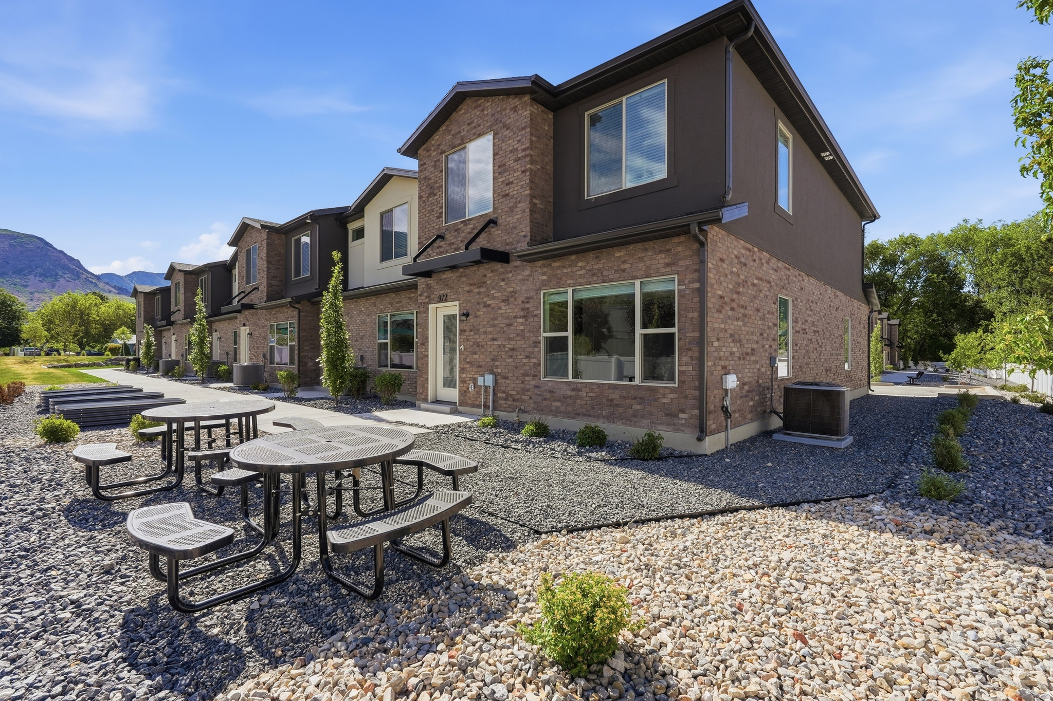 DYLANS TONWHOMES - Residential