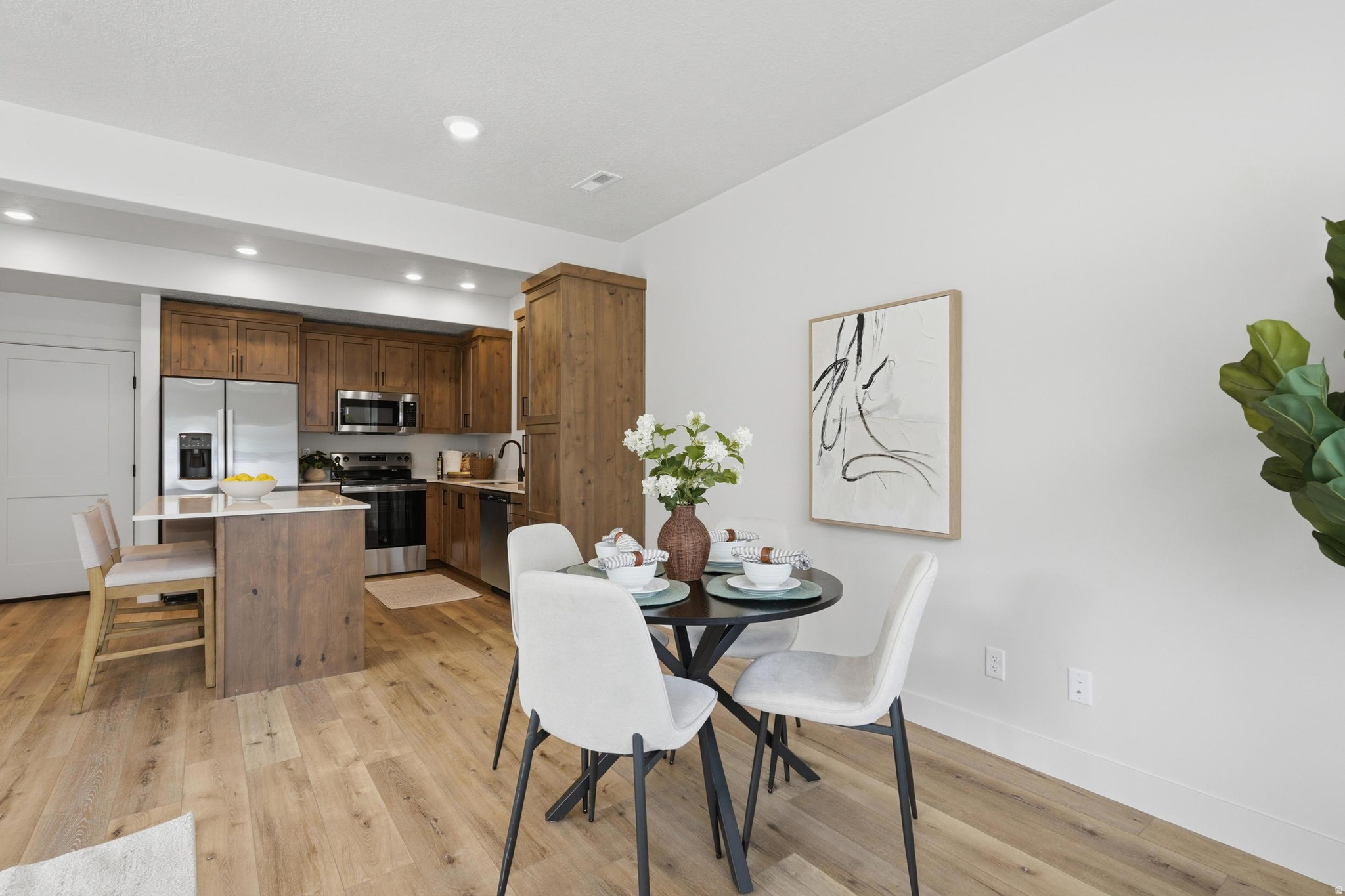 DYLANS TONWHOMES - Residential