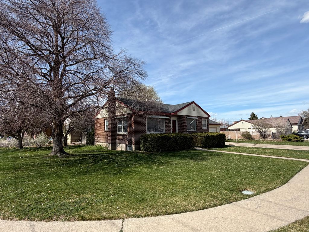 Photo of 909 EVERGREEN DR, Logan, UT 84321 (MLS # 2145518)