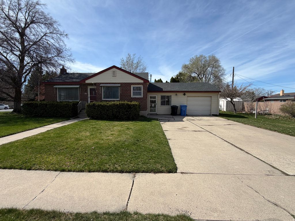 Photo of 909 EVERGREEN DR, Logan, UT 84321 (MLS # 2145518)