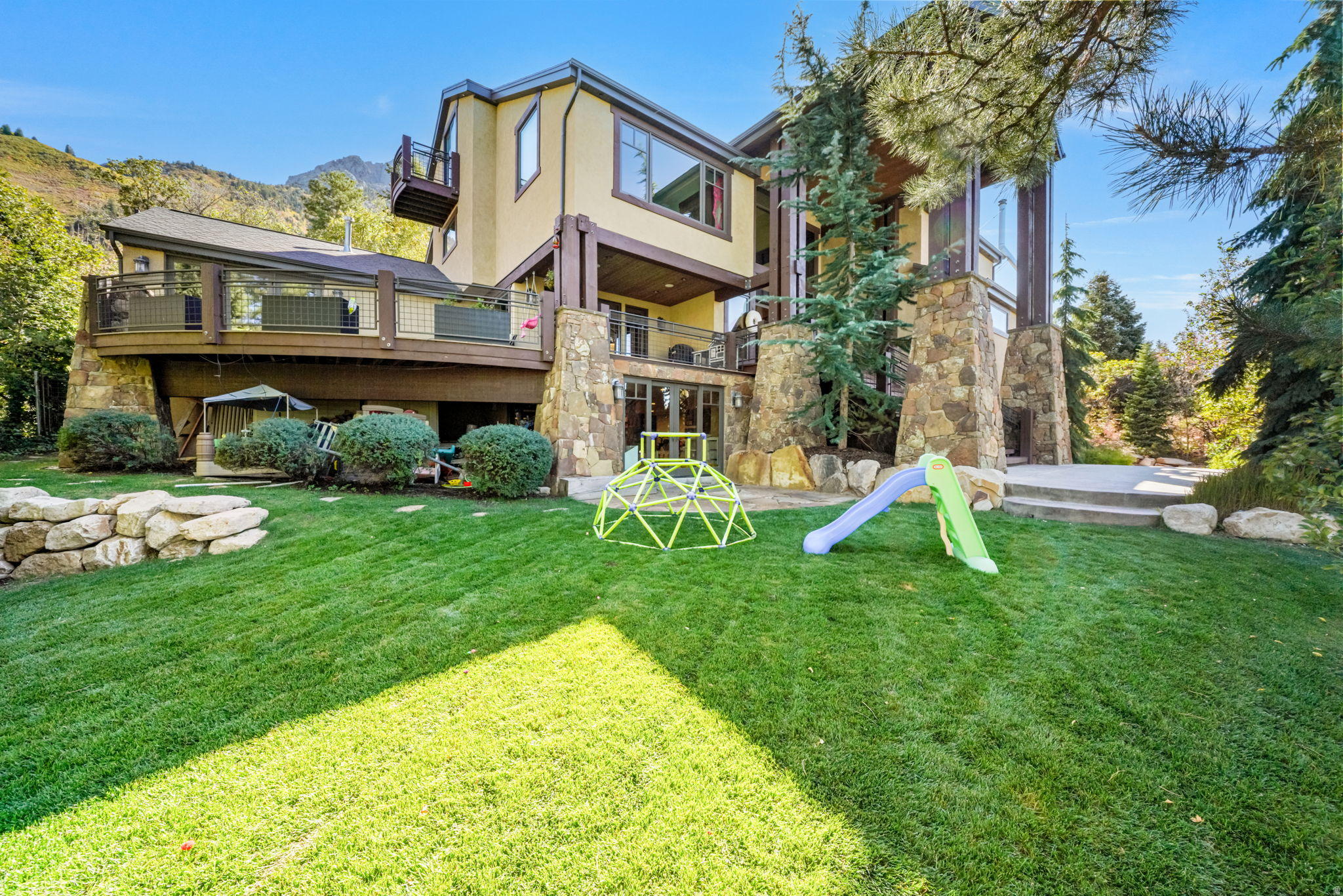 MT. OLYMPUS COVE - Residential