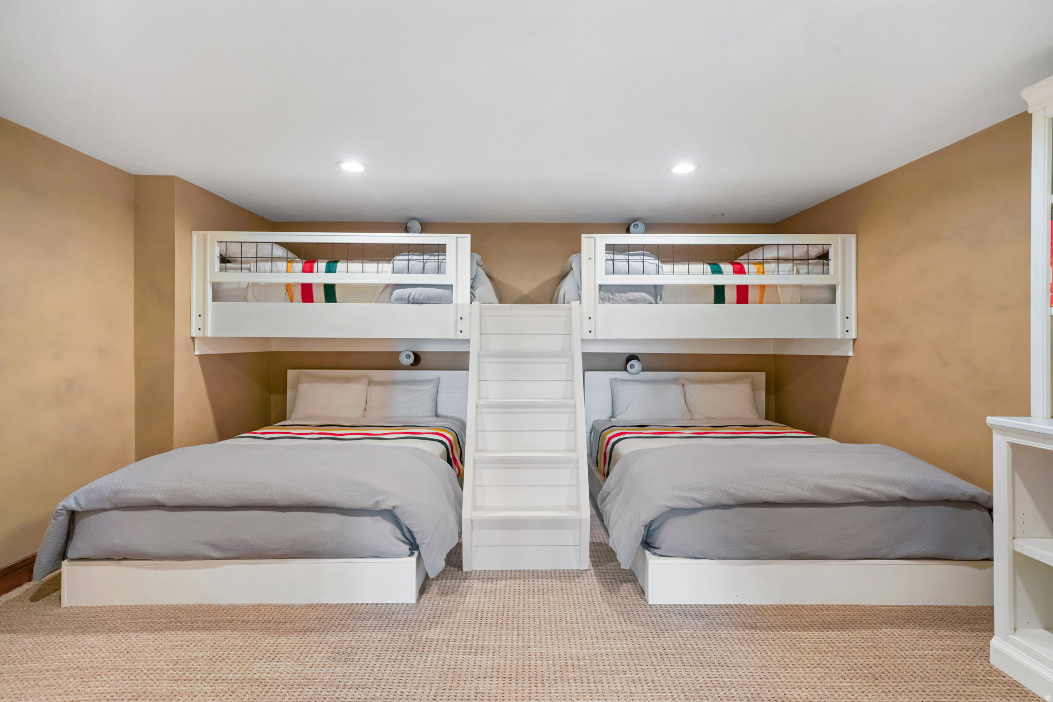 MT. OLYMPUS COVE - Residential