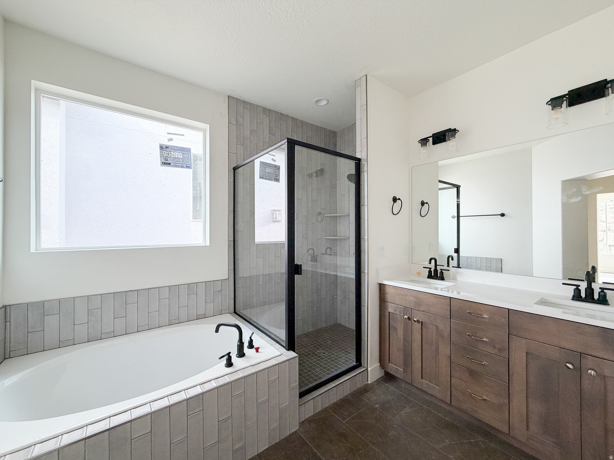 HIDDEN OAKS - Residential