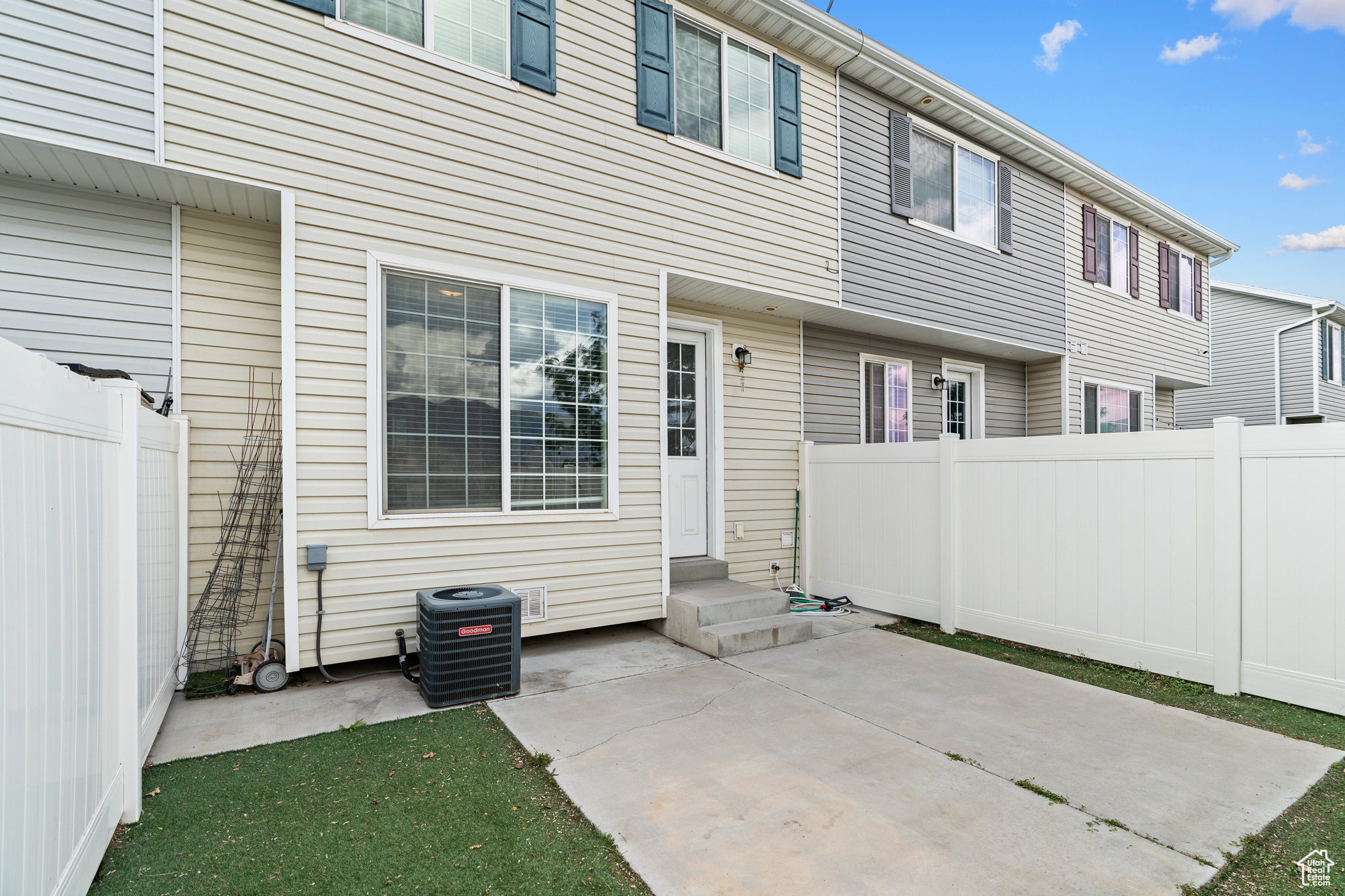 CENTRAL PARK TOWNHOM - Residential