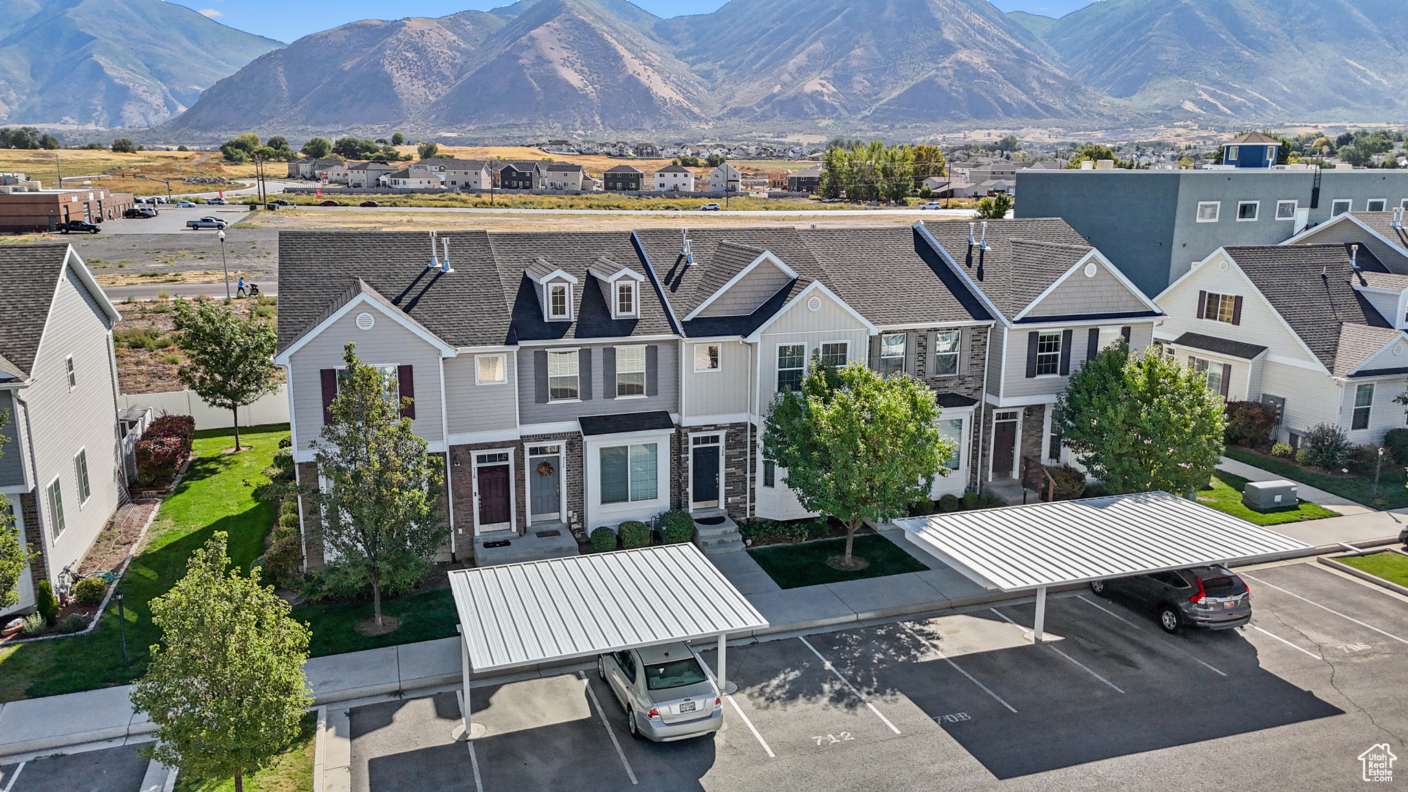 CENTRAL PARK TOWNHOM - Residential