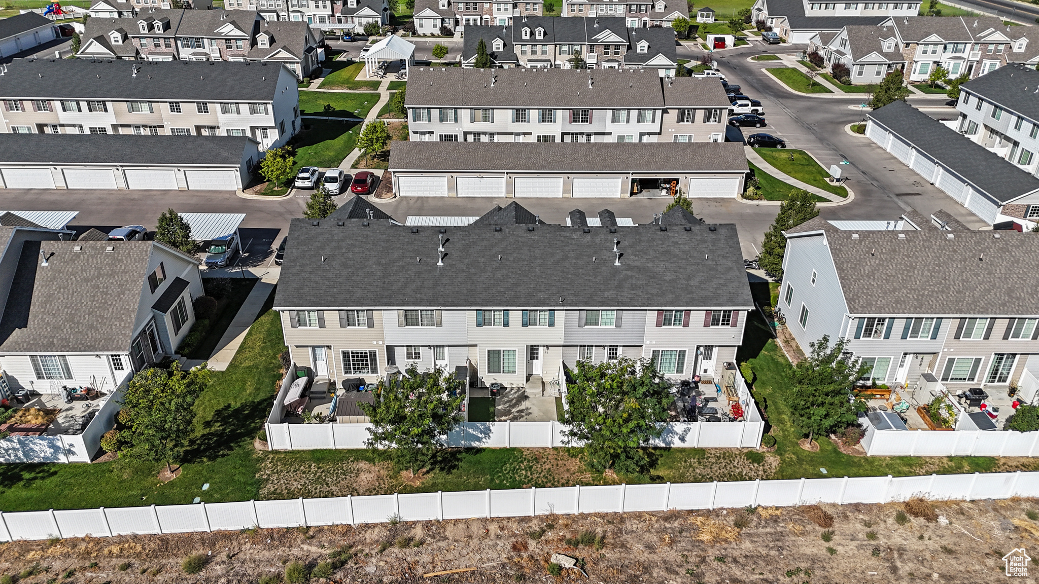 CENTRAL PARK TOWNHOM - Residential