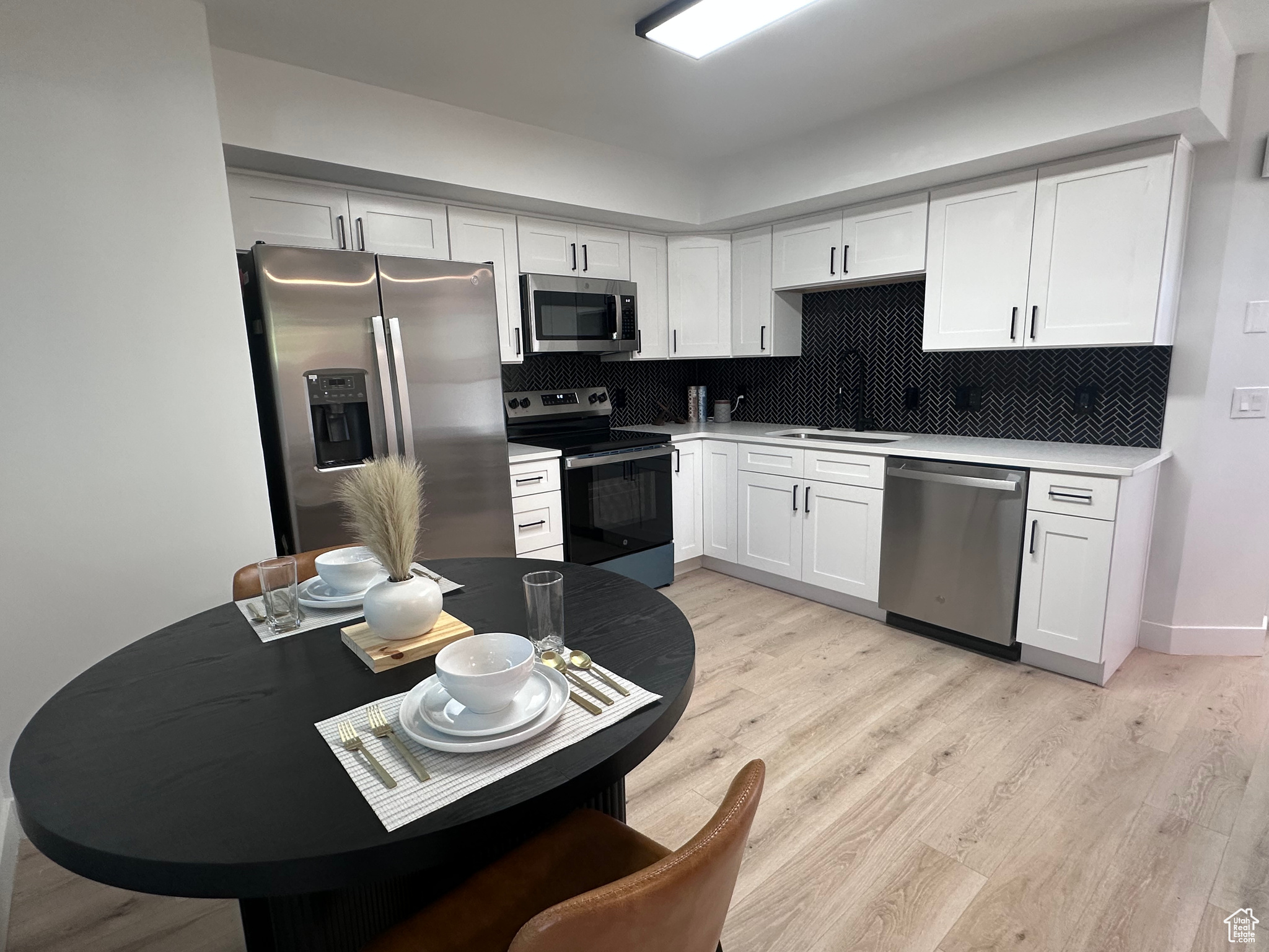HIDDEN OAKS - Residential