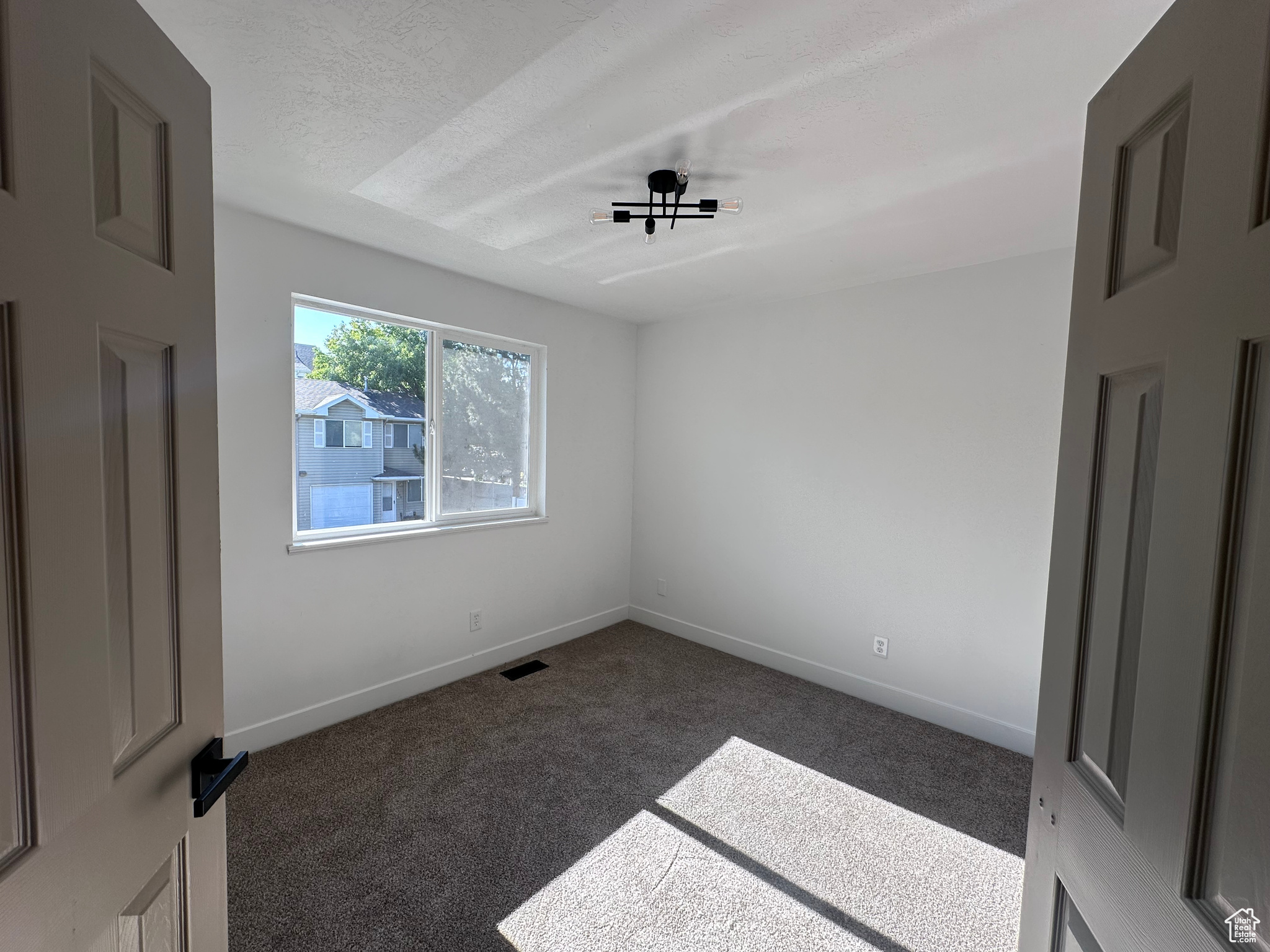 HIDDEN OAKS - Residential
