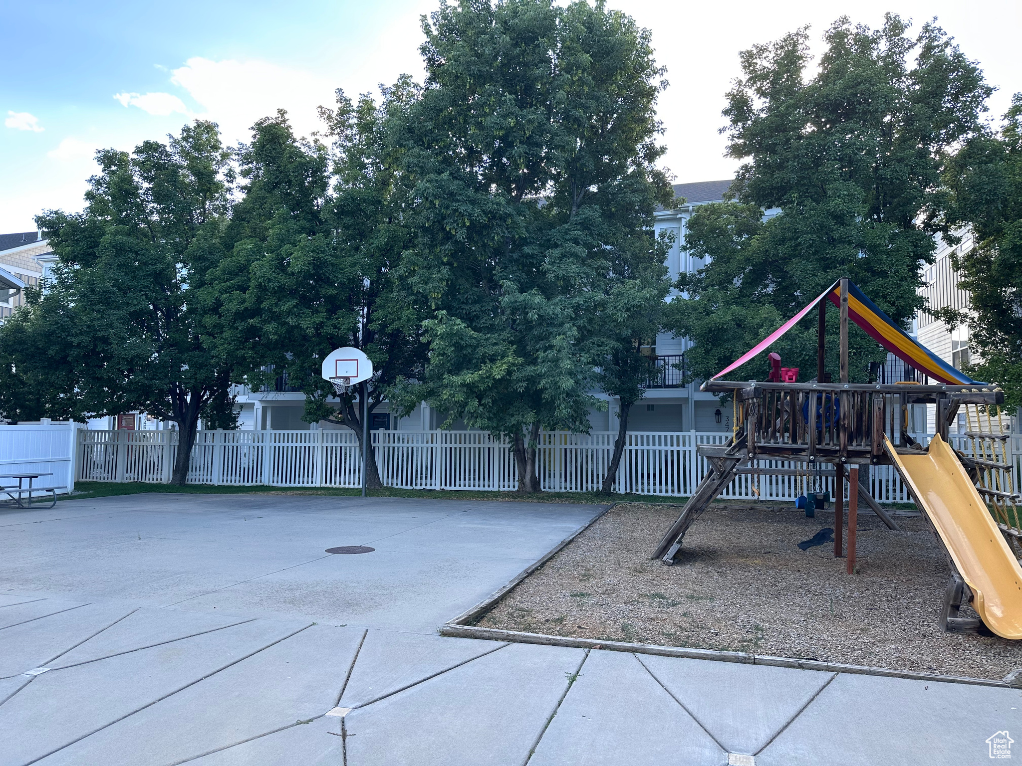 HIDDEN OAKS - Residential