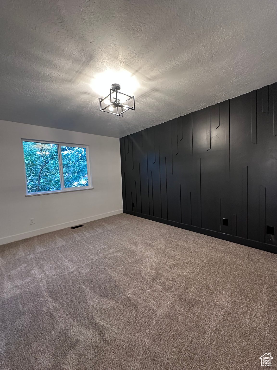 HIDDEN OAKS - Residential