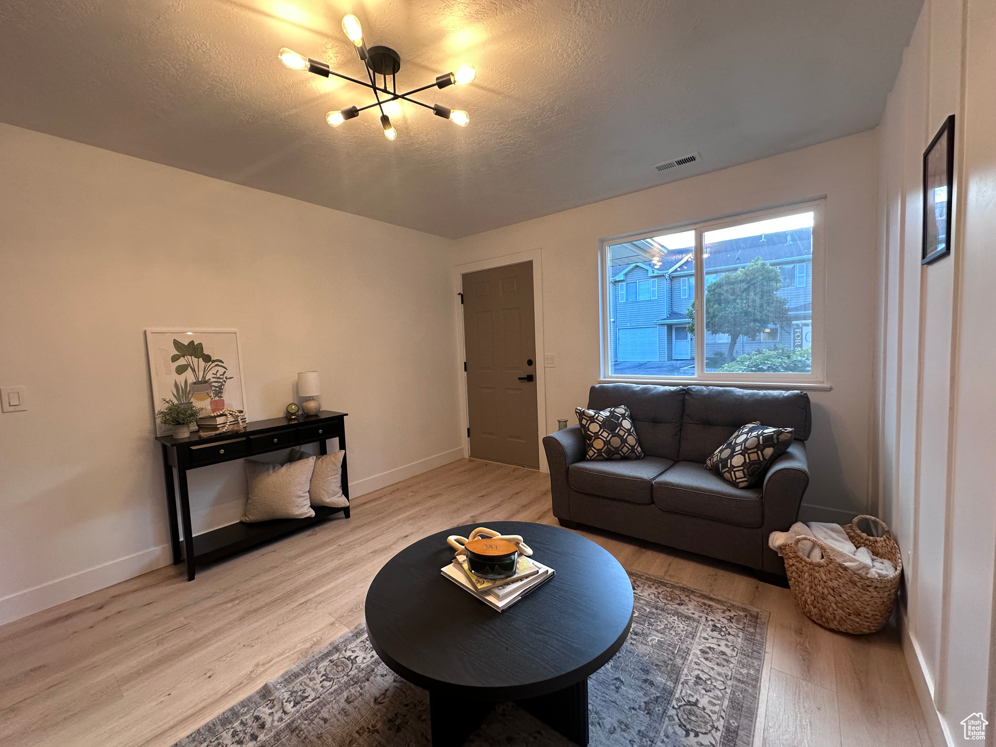 HIDDEN OAKS - Residential