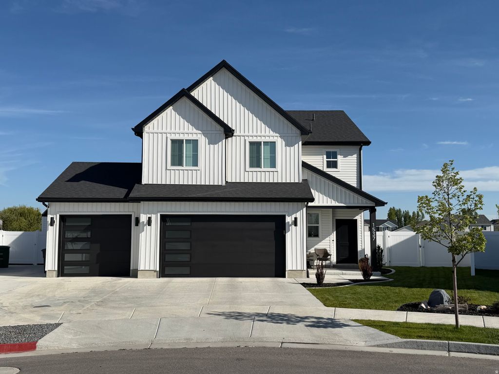 Photo of 1537 SWALLOW CIR, Logan, UT 84339 (MLS # 2160407)