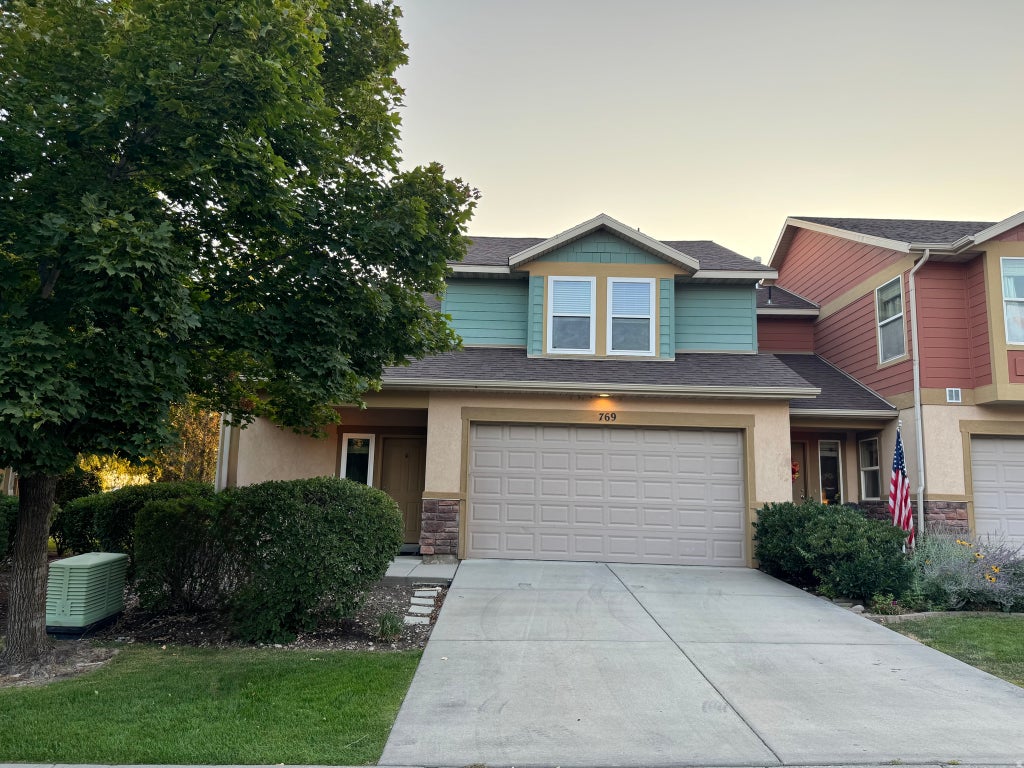 Photo of 769 N WILLOW GREEN WAY WAY, Farmington, UT 84025 (MLS # 2176579)
