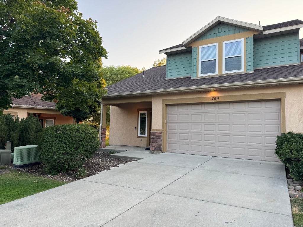 Photo of 769 N WILLOW GREEN WAY WAY, Farmington, UT 84025 (MLS # 2176579)