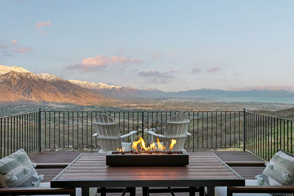 Photo of 2184 E EAGLE CREST DR, Draper, UT 84020 (MLS # 2156214)