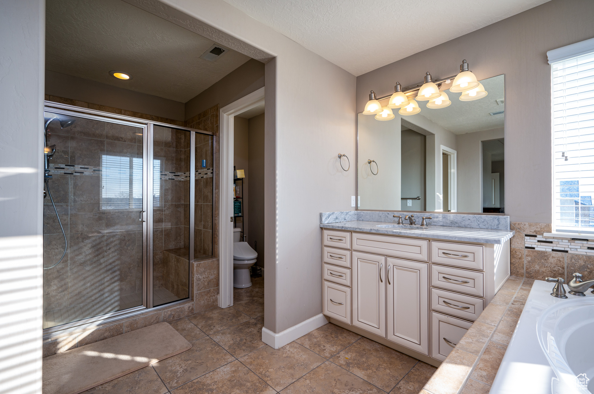 3659 W Roy Ln, Riverton, Utah image 33