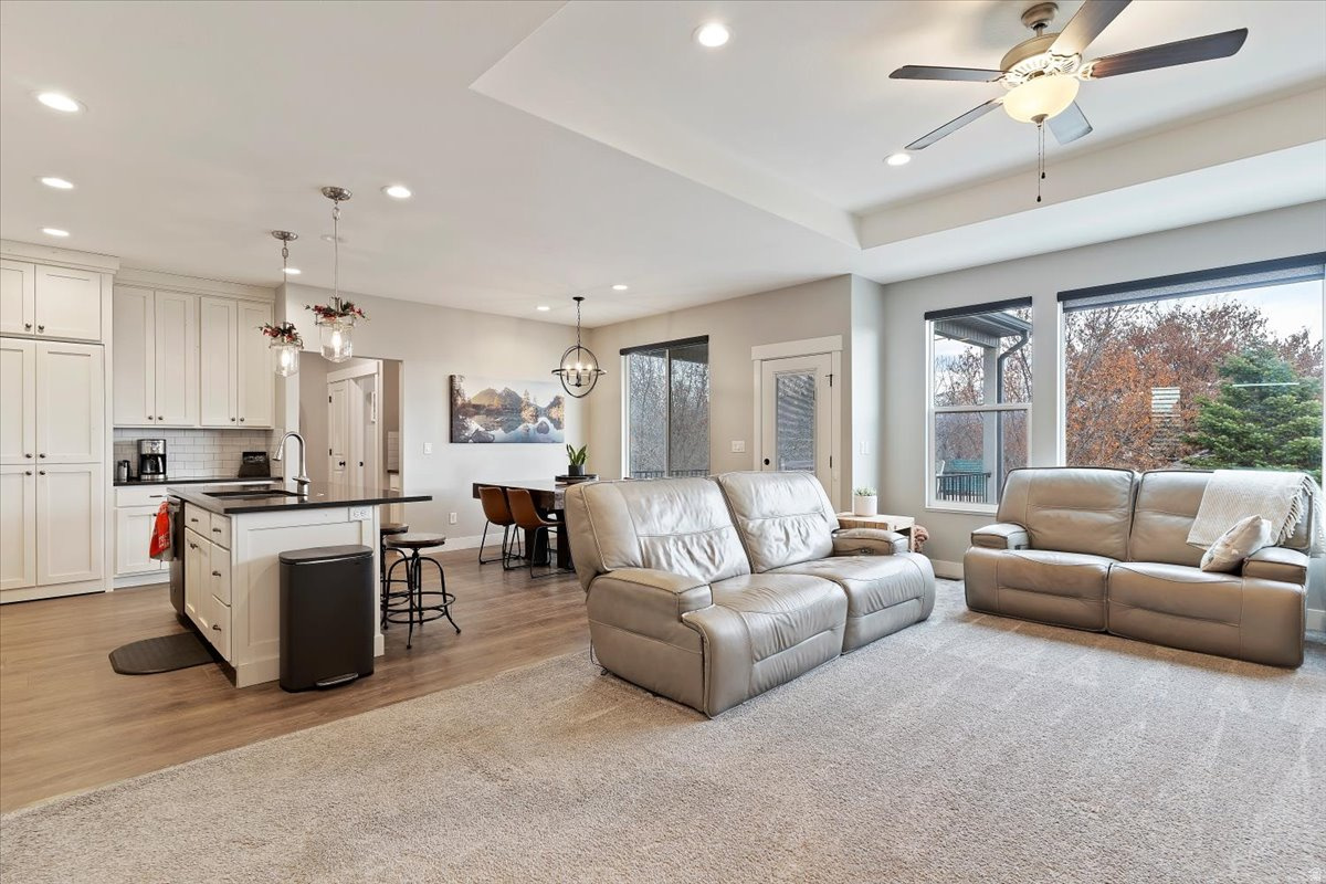 SUNSET MEADOWS - Residential