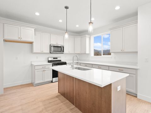 Tiny photo for 406 E LUNA CIR #61, Salem, UT 84653 (MLS # 2121530)