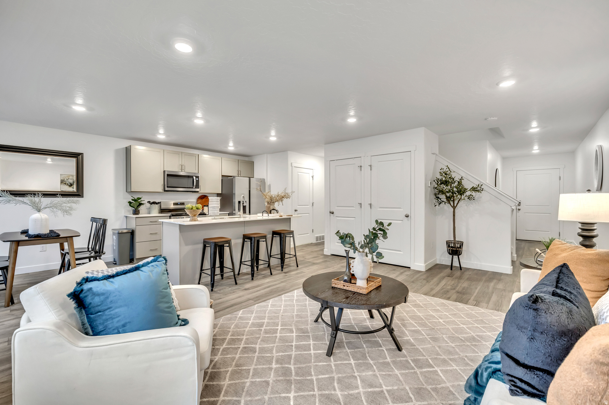 GATEWAY TO LITTLE VALLEY - Residential