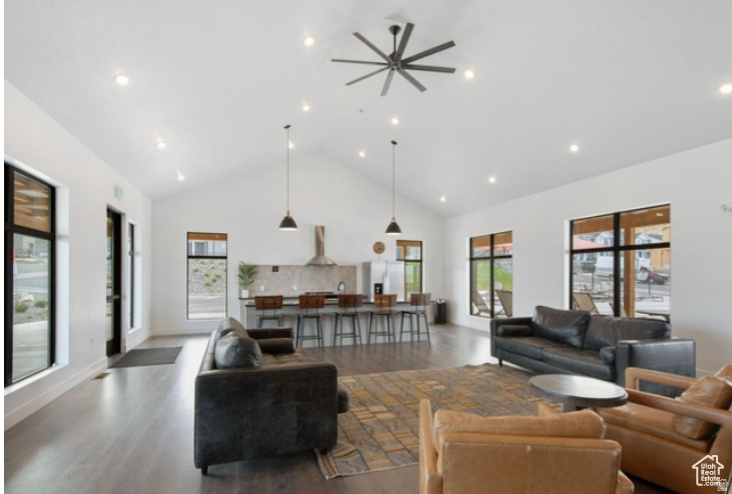 GATEWAY TO LITTLE VALLEY - Residential