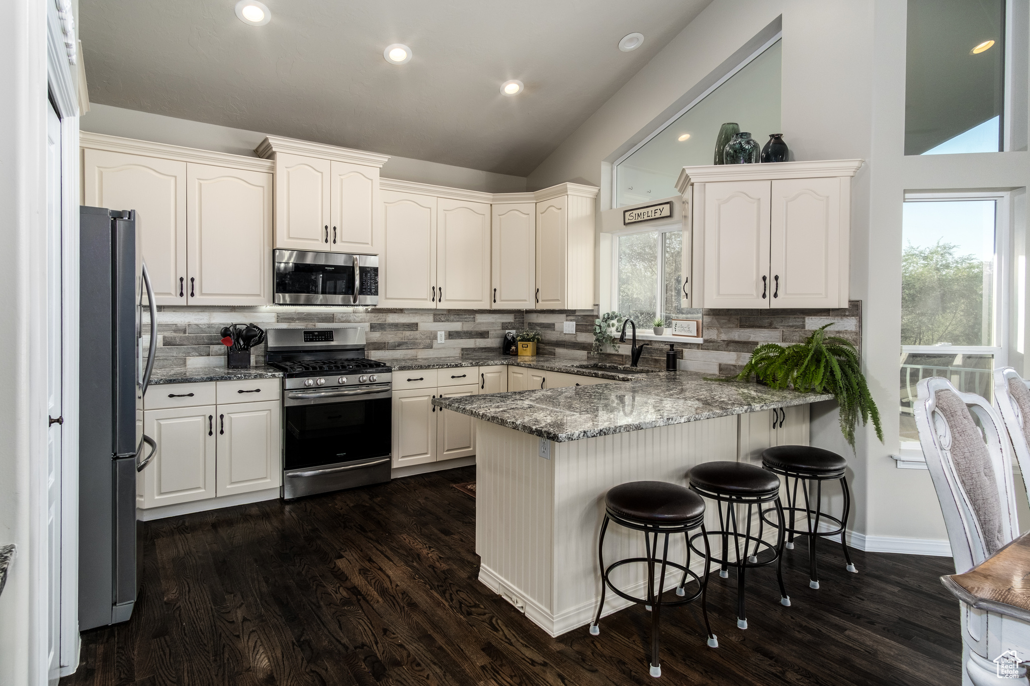 SOUTH POINTE - Residential