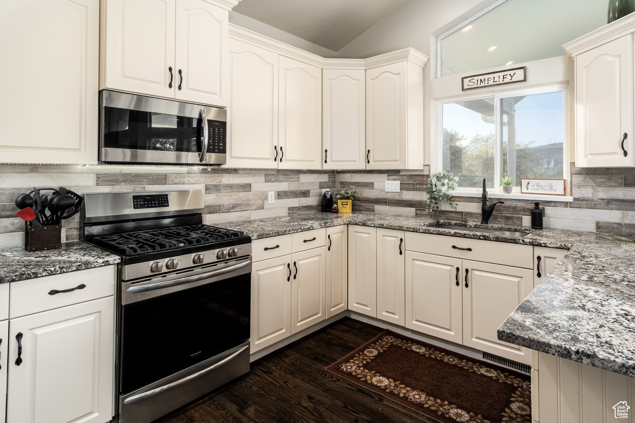 SOUTH POINTE - Residential