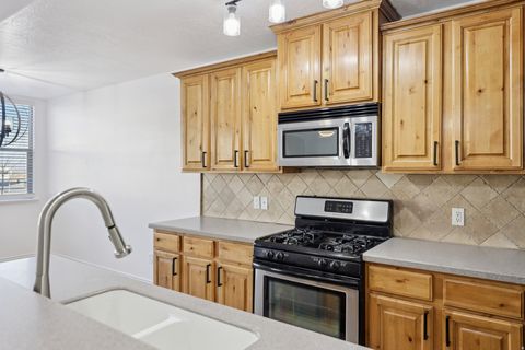 Tiny photo for 625 N 220 E, Salem, UT 84653 (MLS # 2135269)