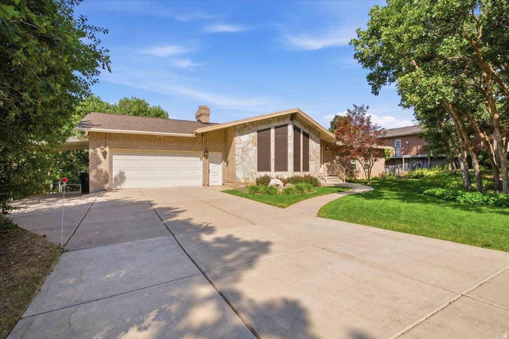 Photo of 2465 E WOODLAND DR, Ogden, UT 84403 (MLS # 2172471)