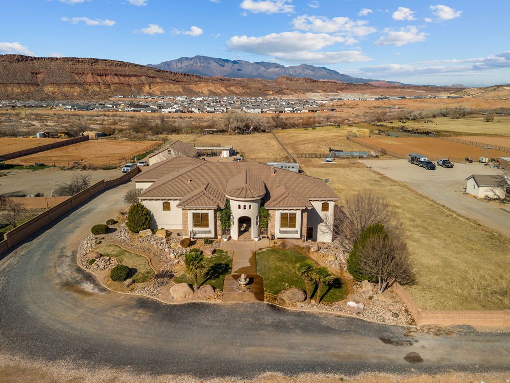 Photo of 2911 E WASHINGTON DAM RD, Washington, UT 84780 (MLS # 2138001)