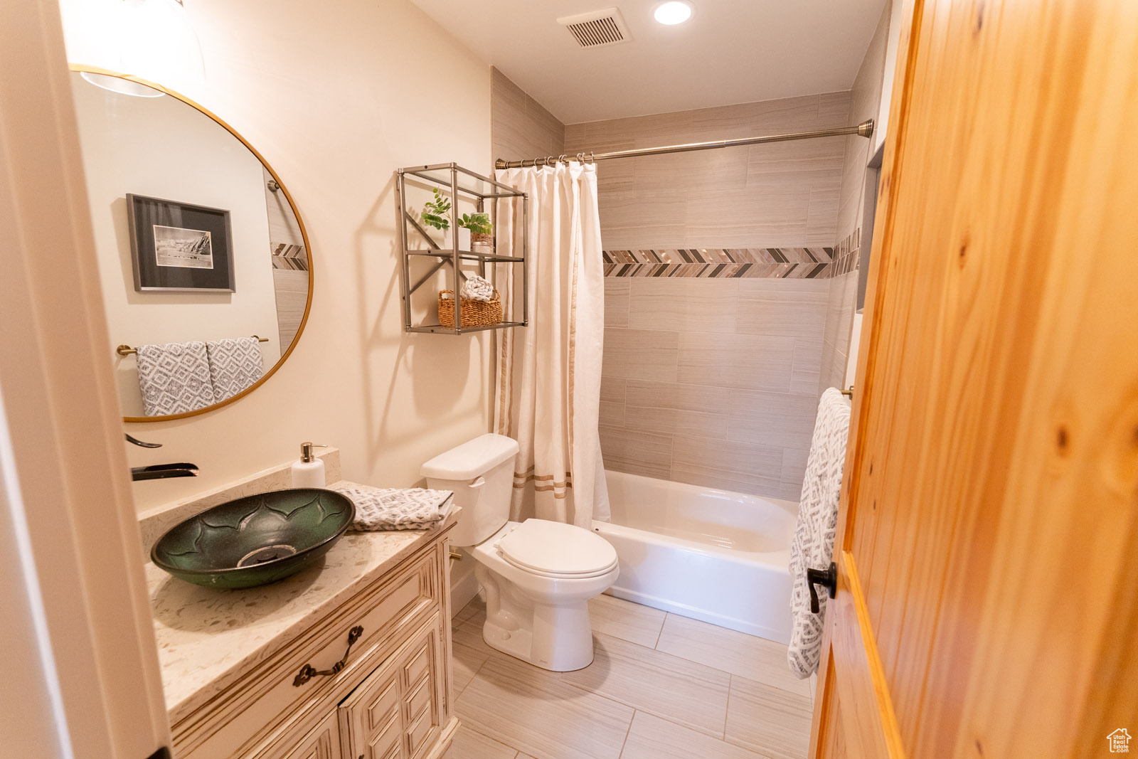 PINE MEADOWS - Residential