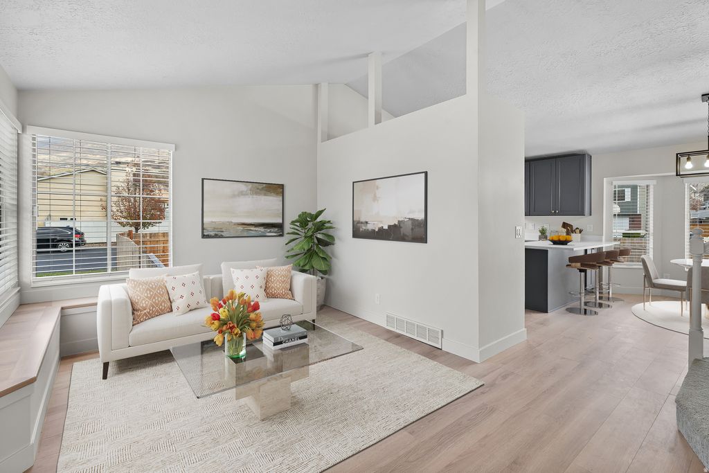 Photo of 1289 S CANNON DR, Farmington, UT 84025 (MLS # 2125326)