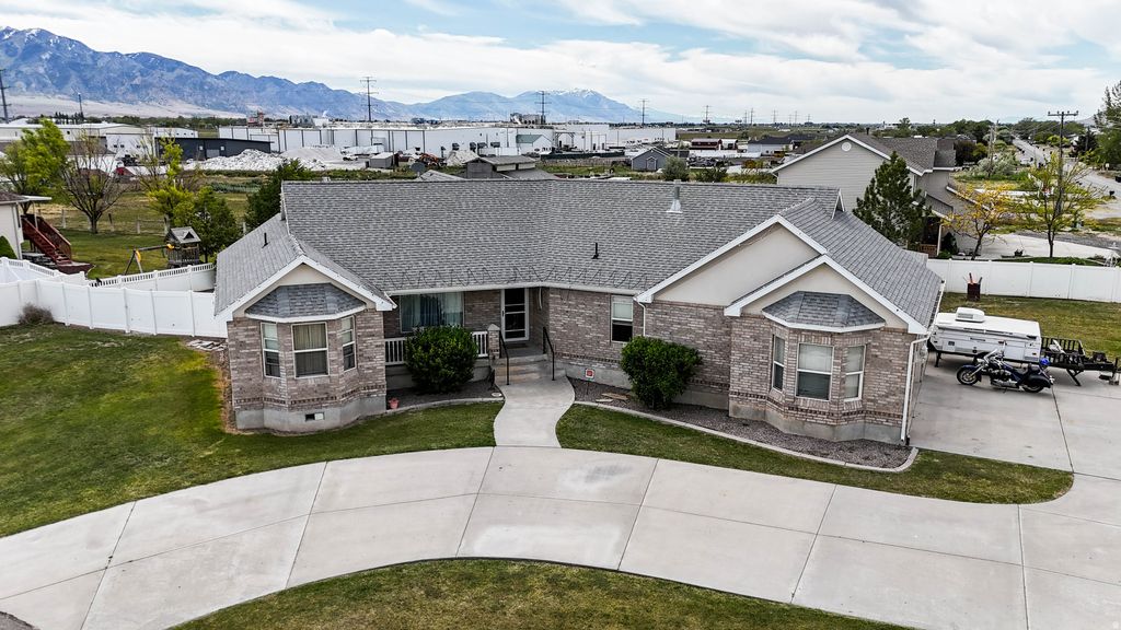 Photo of 971 N 2300 W, Tremonton, UT 84337 (MLS # 2160415)