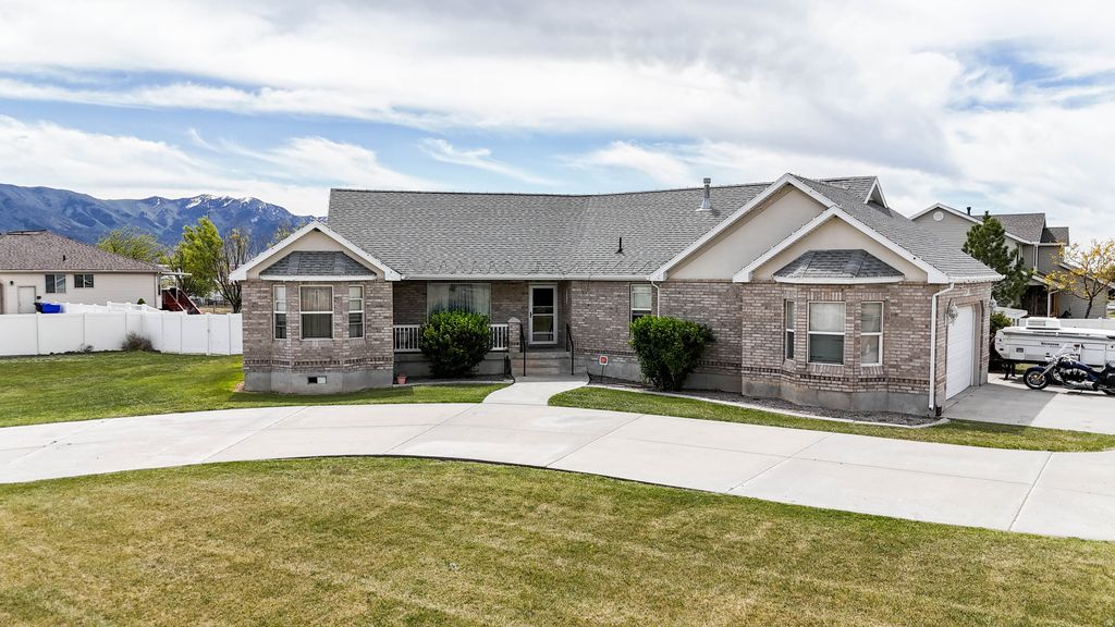 Photo of 971 N 2300 W, Tremonton, UT 84337 (MLS # 2160415)
