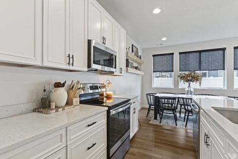 Tiny photo for 2975 S 2550 W, Syracuse, UT 84075 (MLS # 2124658)