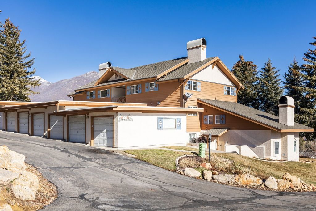 Photo of 874 SCHNEITTER CIR #5, Midway, UT 84049 (MLS # 2131424)